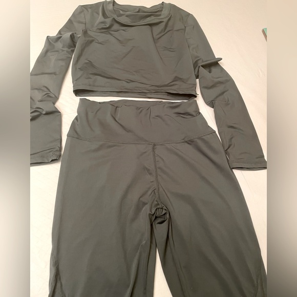 SHEIN Olive Green long sleeved crop top and legging set in Small. - Picture 1 of 7
